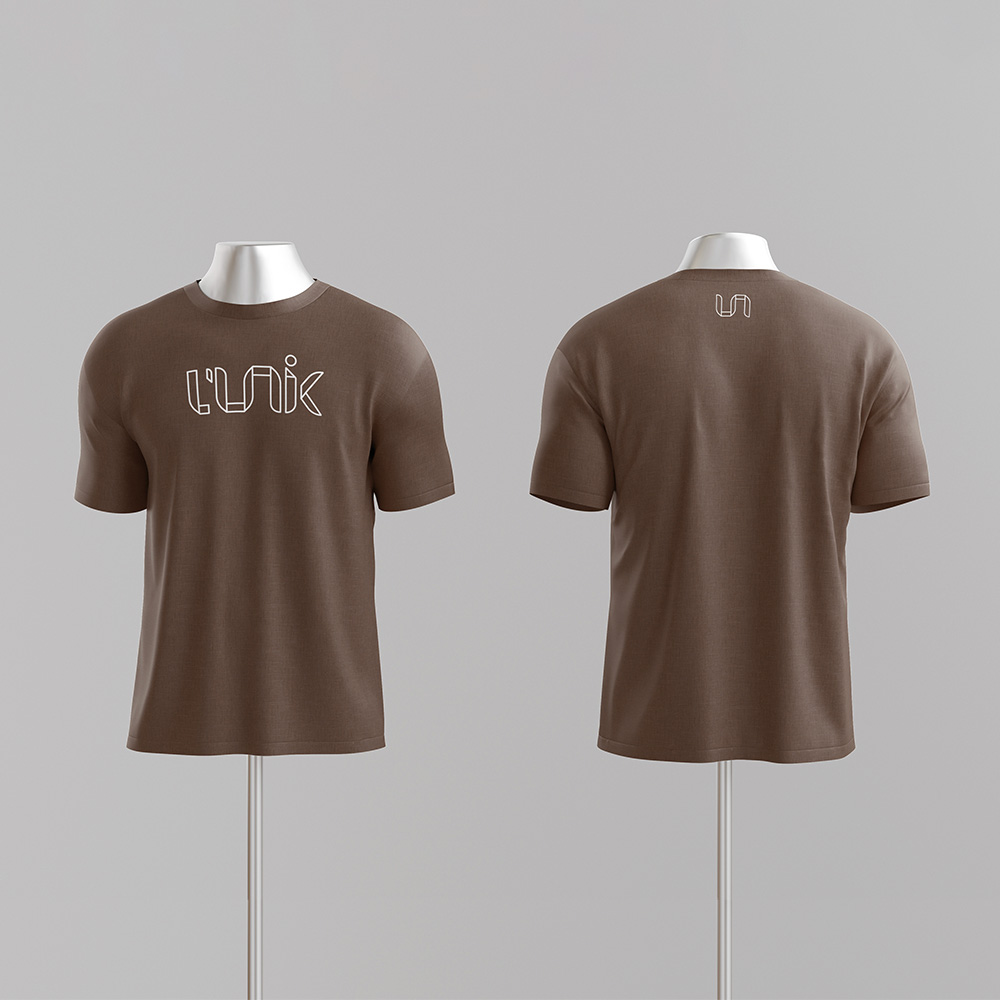 L'UNIK, T-Shirt Marron avec Logo en blanc floqué dessus.